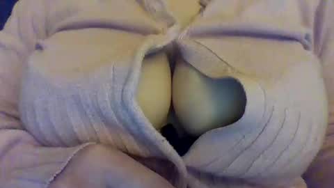 layannalea online show from November 17, 1:52 am