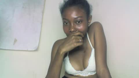Snapshot of layannek chatting on September 18, 6:12 pm layannek online show from September 18, 6:12 pm