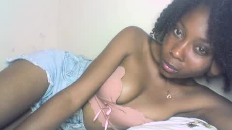 Snapshot of layannek chatting on September 24, 2:35 pm layannek online show from September 24, 2:35 pm