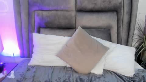Snapshot of layla_clarke chatting on March 7, 9:18 am layla_clarke online show from March 7, 9:18 am