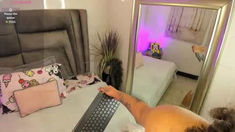Snapshot of layla_clarke chatting on October 8, 4:18 am layla_clarke online show from October 8, 4:18 am