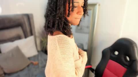Snapshot of layla_clarke chatting on February 28, 6:43 am layla_clarke online show from February 28, 6:43 am