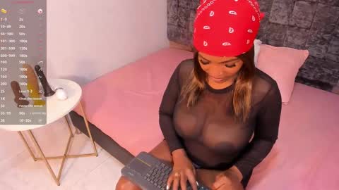 L A Y L A online show from October 21, 12:54 pm