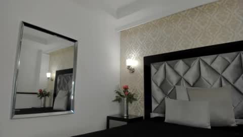 Layla Mackenzie  online show from September 15, 6:04 am