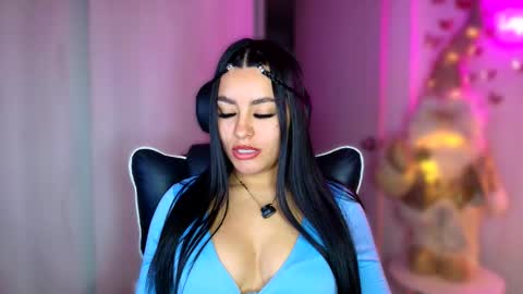 Layla online show from December 4, 3:17 am