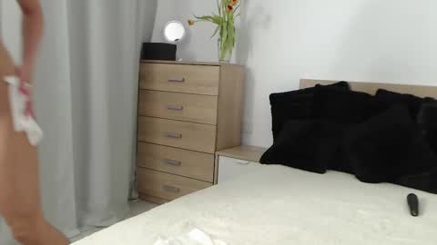 Layla online show from February 21, 5:42 pm