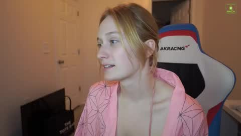 Layla Universe online show from November 26, 5:05 am