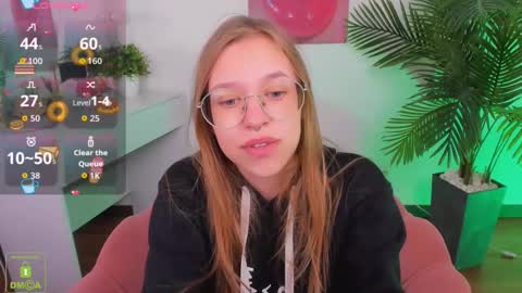 layriantavee online show from October 8, 6:41 am