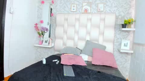 Snapshot of lea_abbey chatting on March 10, 6:12 pm lea_abbey online show from March 10, 6:12 pm