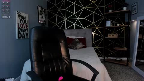 Snapshot of lea_velle chatting on September 12, 4:47 am Lea Velle online show from September 12, 4:47 am
