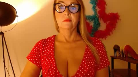 Snapshot of leadesire chatting on October 27, 3:23 pm LEA online show from October 27, 3:23 pm