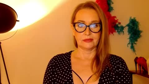 Snapshot of leadesire chatting on February 20, 6:57 pm LEA online show from February 20, 6:57 pm