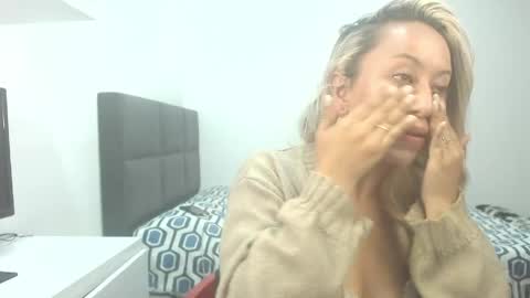 leah_susman online show from April 21, 4:19 am