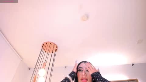 leahlombardi_ online show from October 26, 4:57 am