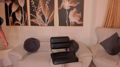 leahnovac online show from September 27, 11:52 am