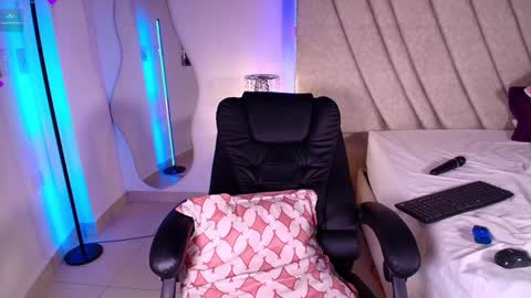 Instagram Leahprada  online show from January 2, 11:16 pm