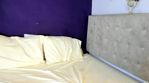 Snapshot of leamonroe__ chatting on October 9, 7:08 pm Hey Im Lea online show from October 9, 7:08 pm