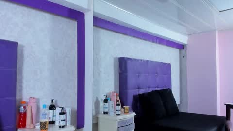 leamoreau__ online show from October 8, 12:33 pm