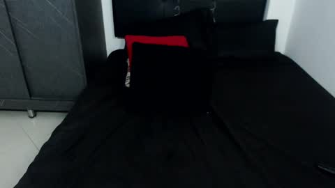 Leandro online show from December 5, 1:11 pm