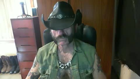 leathergreaser online show from January 19, 6:01 am