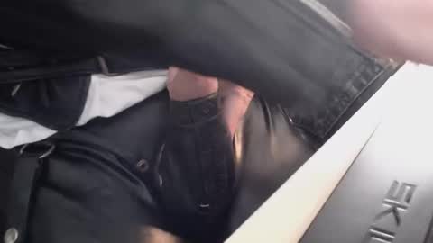 Snapshot of leatherpants73 chatting on September 16, 9:01 am Rob online show from September 16, 9:01 am