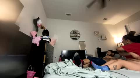 lee219521 online show from April 19, 1:28 am