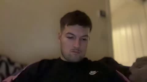 leedslad35 online show from December 10, 7:22 pm