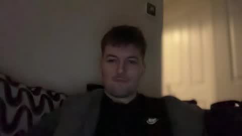 leedslad35 online show from December 13, 12:09 am