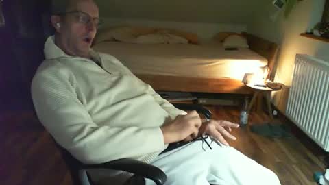 Snapshot of lefti27 chatting on February 21, 11:54 pm Dave online show from February 21, 11:54 pm