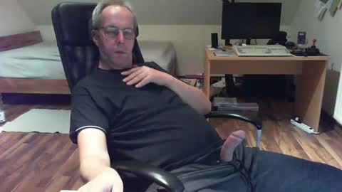 Snapshot of lefti27 chatting on December 3, 4:22 pm Dave online show from December 3, 4:22 pm
