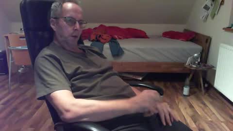 Snapshot of lefti27 chatting on December 29, 11:29 pm Dave online show from December 29, 11:29 pm