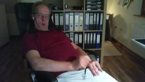 Snapshot of lefti27 chatting on October 5, 8:27 pm Dave online show from October 5, 8:27 pm