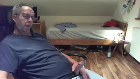 Snapshot of lefti27 chatting on January 4, 1:42 am Dave online show from January 4, 1:42 am