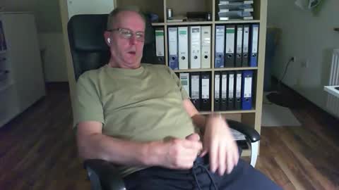 Snapshot of lefti27 chatting on October 19, 9:19 pm Dave online show from October 19, 9:19 pm