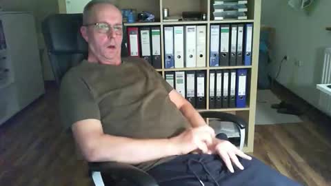 Snapshot of lefti27 chatting on October 18, 4:44 pm Dave online show from October 18, 4:44 pm
