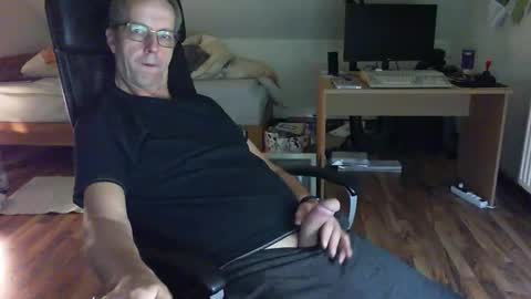 Snapshot of lefti27 chatting on December 3, 10:34 pm Dave online show from December 3, 10:34 pm