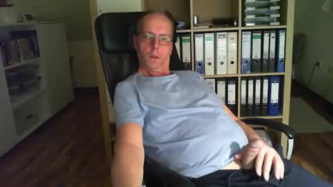 Snapshot of lefti27 chatting on October 12, 5:37 pm Dave online show from October 12, 5:37 pm
