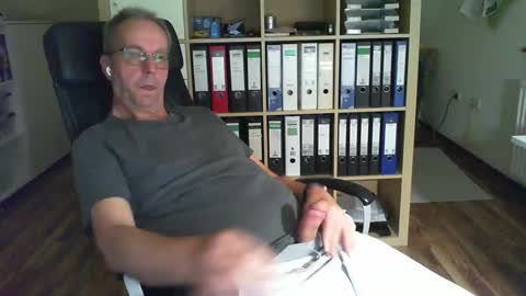 Snapshot of lefti27 chatting on September 23, 10:05 pm Dave online show from September 23, 10:05 pm
