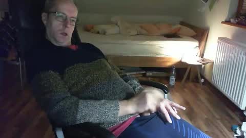 Snapshot of lefti27 chatting on February 3, 10:21 pm Dave online show from February 3, 10:21 pm