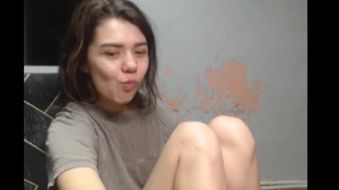 Liya online show from December 18, 9:43 pm