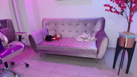 Leia.  online show from March 10, 2:16 pm