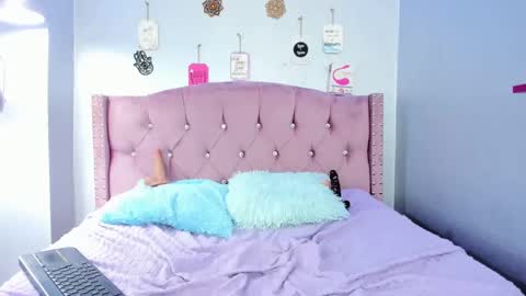 LEIGH ANGELS online show from March 4, 11:54 pm