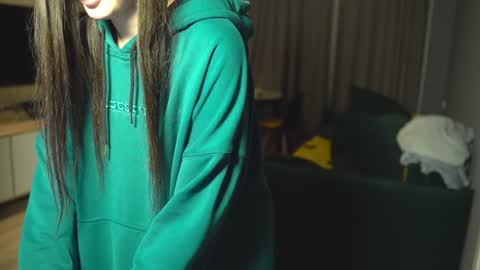 Leila online show from December 10, 2:06 pm