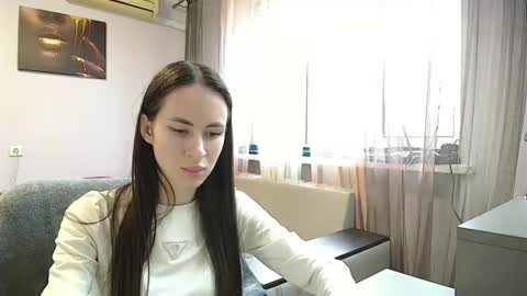 Snapshot of leila_monaco chatting on October 4, 8:45 am Leila online show from October 4, 8:45 am