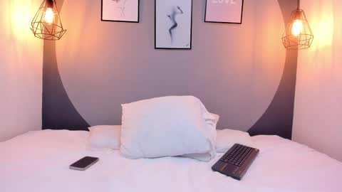 Leila online show from November 24, 8:51 pm