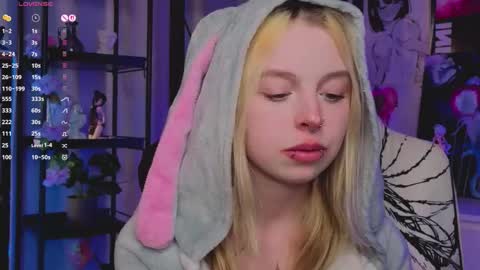 Leila online show from November 30, 5:42 pm