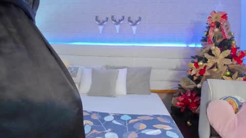   online show from November 5, 8:44 pm