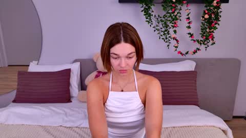 LeilaLawson online show from February 11, 8:05 am