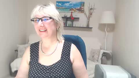 Leila Kinky online show from March 9, 6:50 am