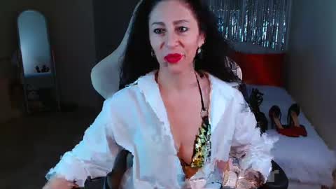 Snapshot of leilamurray chatting on February 9, 4:18 pm leilamurray online show from February 9, 4:18 pm
